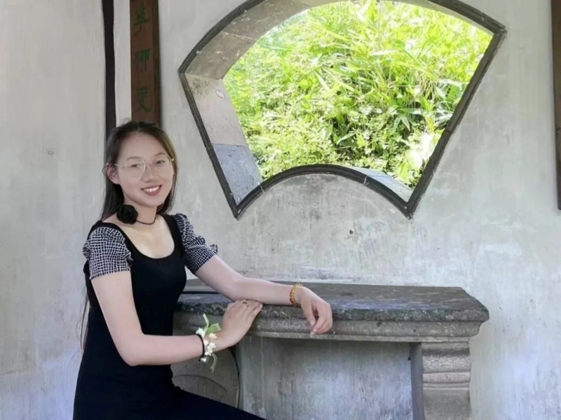 靳睿.jpg 靳睿.jpg